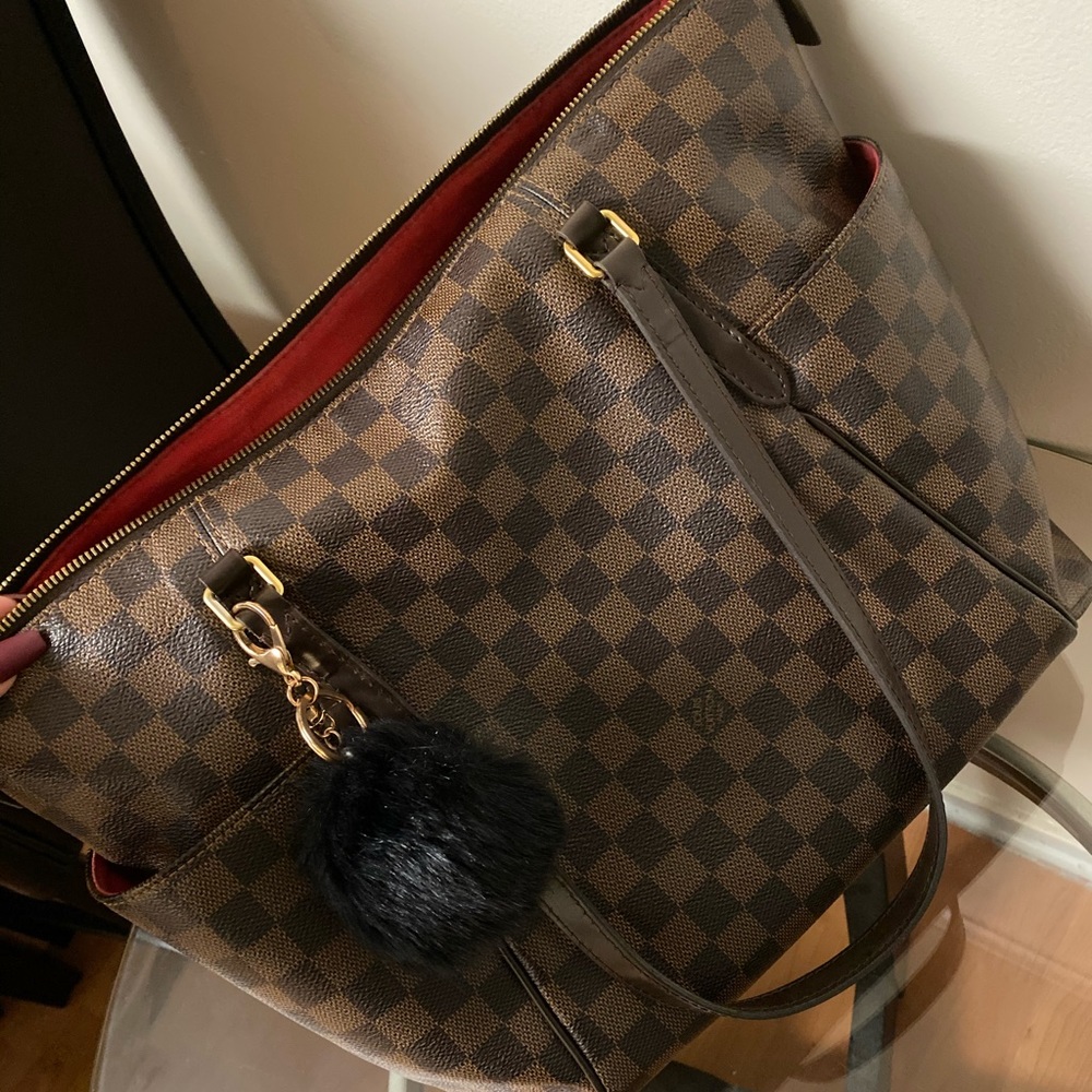 *SOLD* ❤️ Authentic Louis Vuitton Totally MM